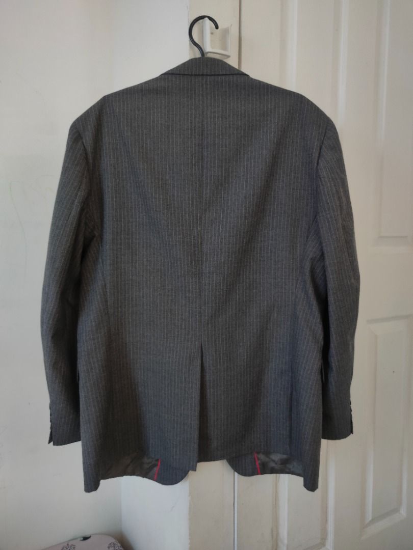 Botany 500 Gray Blazer - Large (Category: Coats, Jackets and Outerwear) located in Dasmarinas. Submitted by jethroespinosa (Listing ID 1468936477, Image 2). Description: Size in inches: 23 width 32 length No issues or alterations Loc: Dasma Cavite MOP: Gcash.