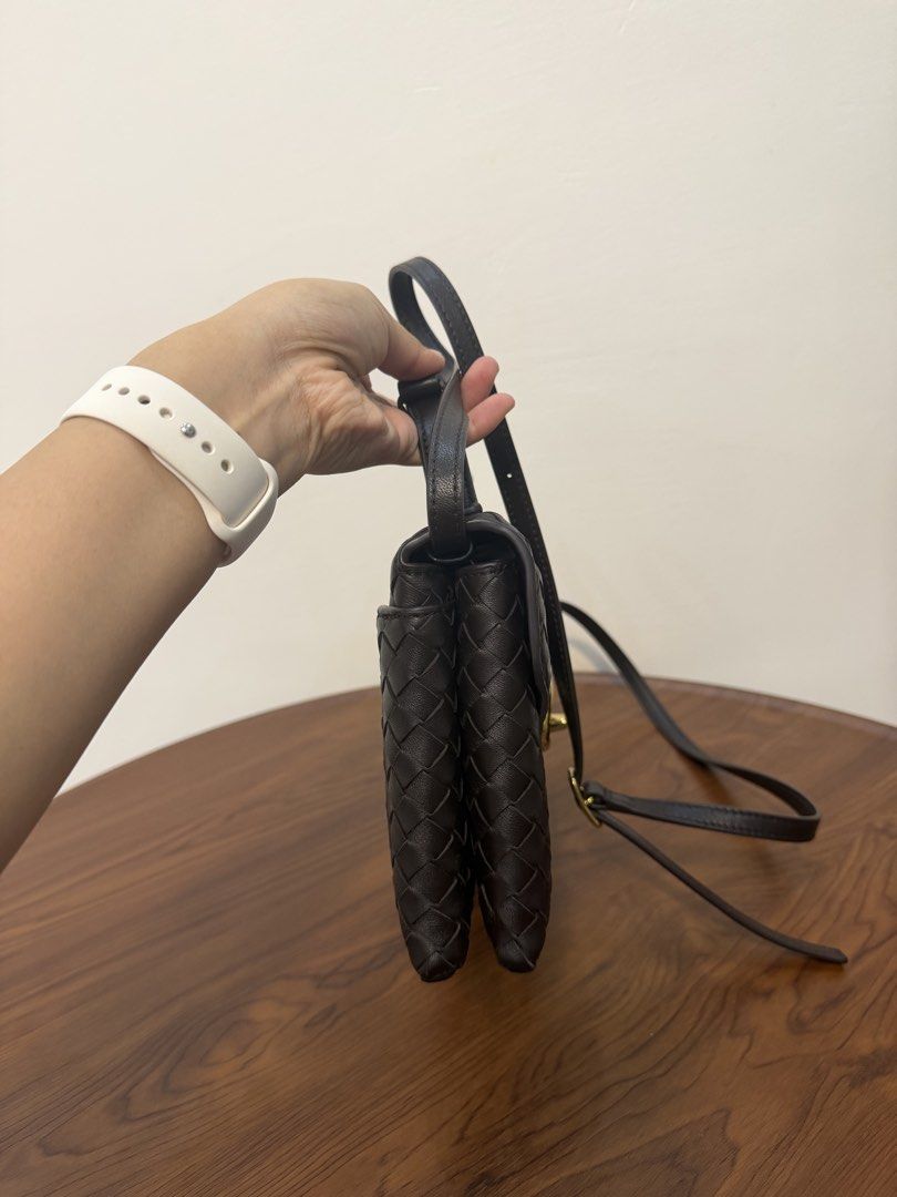 Bottega Hangbag Sling (Category: Luxury Bags & Wallets) located in San Fernando. Submitted by gbagscollection (Listing ID 1469002419, Image 2). Description: Authenticity not guaran. Genuine leather With tag No issue Malike new pa po. Chocolate Dark Brown color .