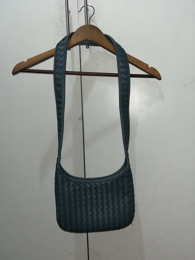 Bottega small leather hobo bag (Category: Luxury Bags & Wallets) located in Manila. Submitted by lucky2552 (Listing ID 1469089750, Image 2). Description: Negotiable for serious buyers.