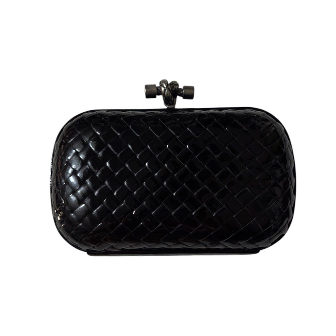 Bottega V. Knot Clutch Bag (Category: Clutches) located in Paranaque City. Submitted by dalle_closet (Listing ID 1468992930, Image 1). Description: size: 7 x 4 inches wala akong makitang serial pero ang nice nito. genuine leather din.