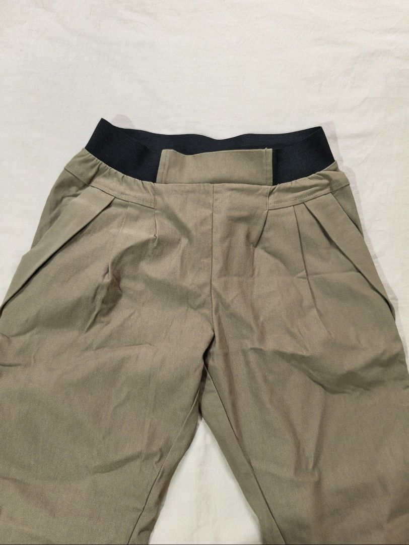 Bou Jeloud BASIC Pleated Casual Pants Size 36 (Category: Trousers) located in Tacloban City. Submitted by thead.declutters (Listing ID 1469084557, Image 3). Description: - Brand/Model: Bou Jeloud BASIC casual pants - Color: Khaki - Size: 36 - Material: Rayon, nylon, and polyurethane blend - Features: Elastic black waistband, front pleats, and side pockets - Condition: Clean tag intact, well-maintained with a soft texture - Styling: Easy to match 