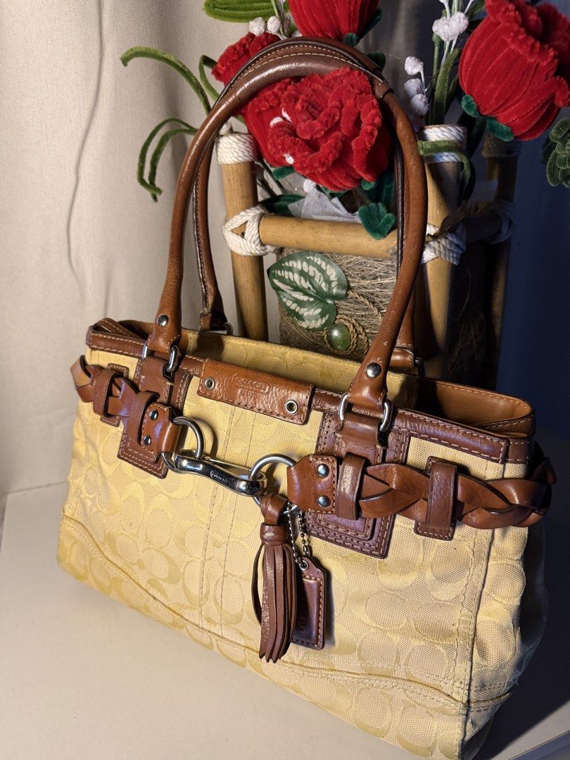 Braided hampton (Category: Shoulder Bags) located in Manila. Submitted by chic_coach (Listing ID 1468975048, Image 2). Description: .