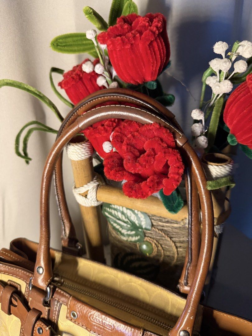 Braided hampton (Category: Shoulder Bags) located in Manila. Submitted by chic_coach (Listing ID 1468975048, Image 3). Description: .