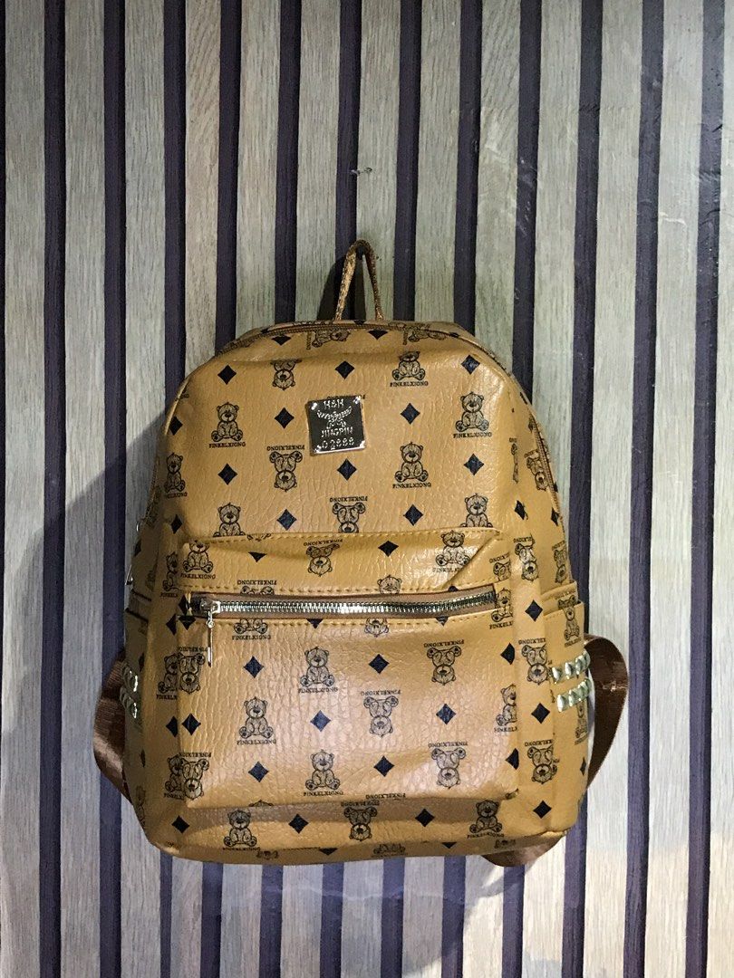 Brand new Bp (Category: Backpacks) located in San Pedro. Submitted by m.c.s.shop (Listing ID 1469087891, Image 2). Description: makapal leather .