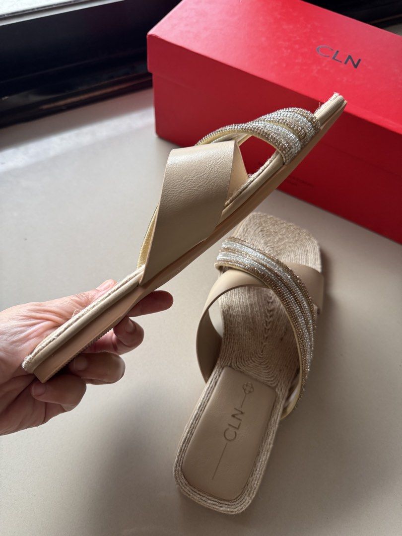 Brand New CLN Lorana Slides (Category: Flats & Sandals) located in Iloilo. Submitted by trixthedreamer (Listing ID 1469158964, Image 2). Description: FOR SALE: Brand New CLN Lorana Slides Available Sizes: 36 and 37 Color: Nude/Silver PRICE: Php550 only (Original price is Php1,499) For pick up at Festive Walk Mall or can do meet ups within Iloilo City or book a rider of your choice. Please send a DM for more details..