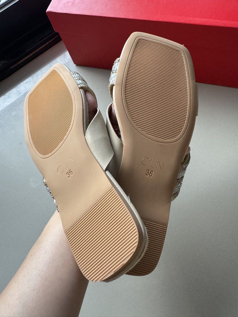Brand New CLN Lorana Slides (Category: Flats & Sandals) located in Iloilo. Submitted by trixthedreamer (Listing ID 1469158964, Image 3). Description: FOR SALE: Brand New CLN Lorana Slides Available Sizes: 36 and 37 Color: Nude/Silver PRICE: Php550 only (Original price is Php1,499) For pick up at Festive Walk Mall or can do meet ups within Iloilo City or book a rider of your choice. Please send a DM for more details..