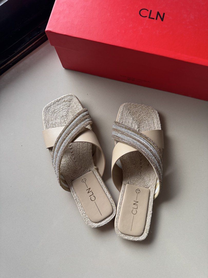Brand New CLN Lorana Slides (Category: Flats & Sandals) located in Iloilo. Submitted by trixthedreamer (Listing ID 1469158964, Image 1). Description: FOR SALE: Brand New CLN Lorana Slides Available Sizes: 36 and 37 Color: Nude/Silver PRICE: Php550 only (Original price is Php1,499) For pick up at Festive Walk Mall or can do meet ups within Iloilo City or book a rider of your choice. Please send a DM for more details..