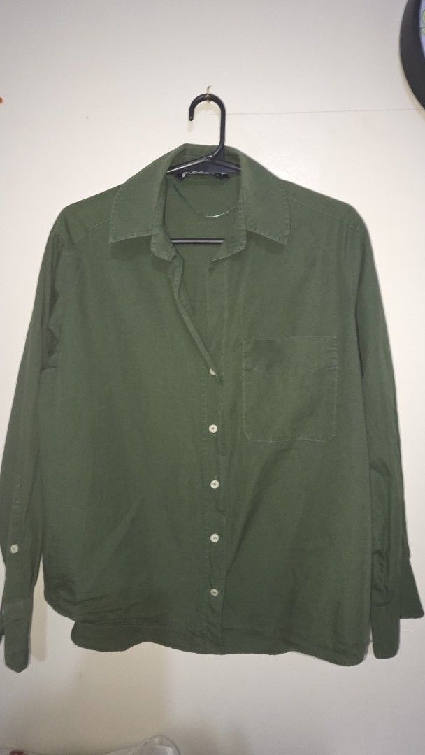 Branded tops for 300 each (Category: Coats, Jackets and Outerwear) located in Quezon City. Submitted by belladiva (Listing ID 1468947594, Image 2). Description: All in good condition Zara dark army green button down Elle knitted longsleeves Gap boyfriend longsleeves Take all for P700 payment first via Gcash / GoTyme / MariBank / BPI delivery via Lalamove only or LBC for provincial takers.