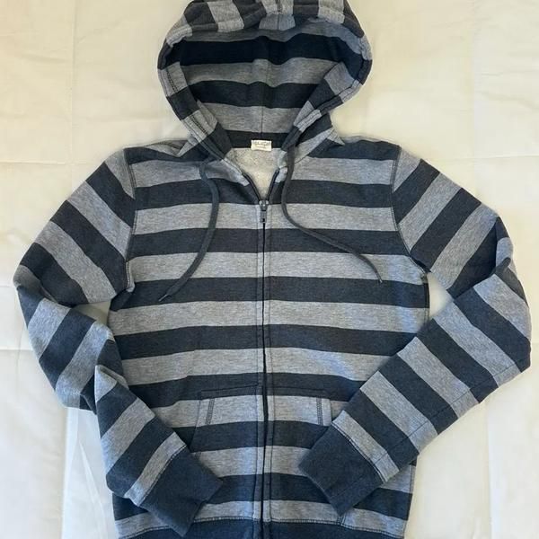 BRANDY MELVILLE Sprite Hooded Zip-Up, Women's Fashion, Tops, Other Tops ...