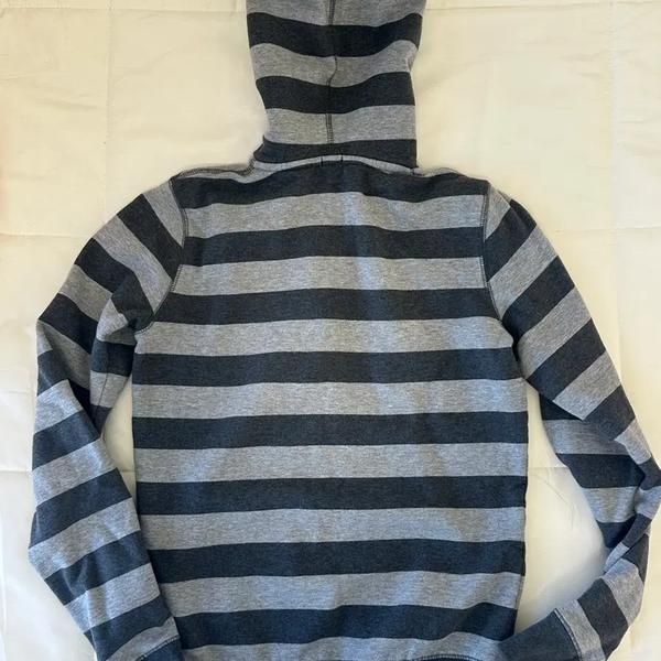 BRANDY MELVILLE Sprite Hooded Zip-Up, Women's Fashion, Tops, Other Tops ...