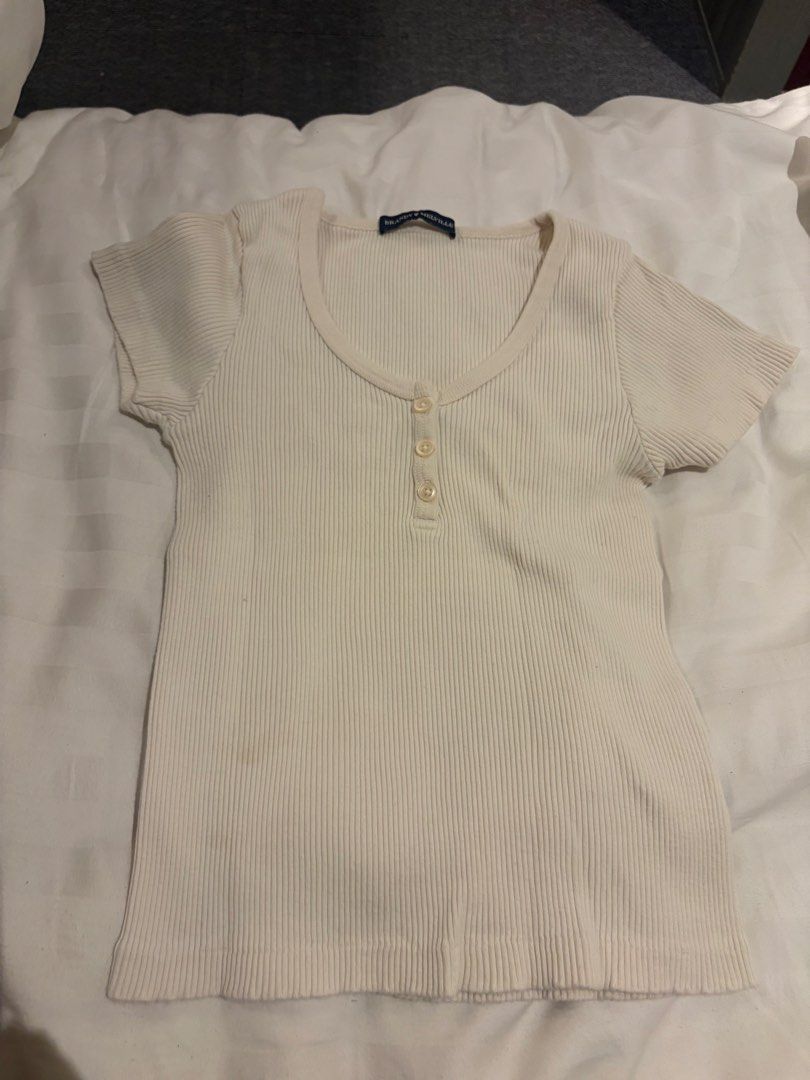 Brandy Melville Zelle ribbed top (Category: Others Tops) located in Manila. Submitted by frannyyu (Listing ID 1469110648, Image 1). Description: 🎀 ABOUT THE ITEM - One Size - NO FLAWS - 10/10 CONDI - Dm for questions, and more photos if SURE ONLY. RFS: DECLUTTERING PAYMENT AND SHIPPING : 💰: GCASH / BANK TRANSFER 🚚 : LALAMOVE, J&T, GRAB, ETC. .