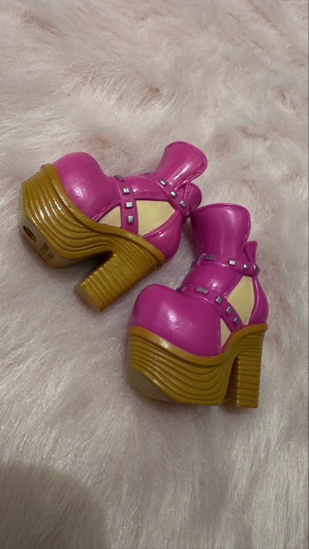 Bratz chunky platform boots (Category: Boots) located in Mandaluyong City. Submitted by maelovestoshop (Listing ID 1469100169, Image 1). Description: No flaws like new.
