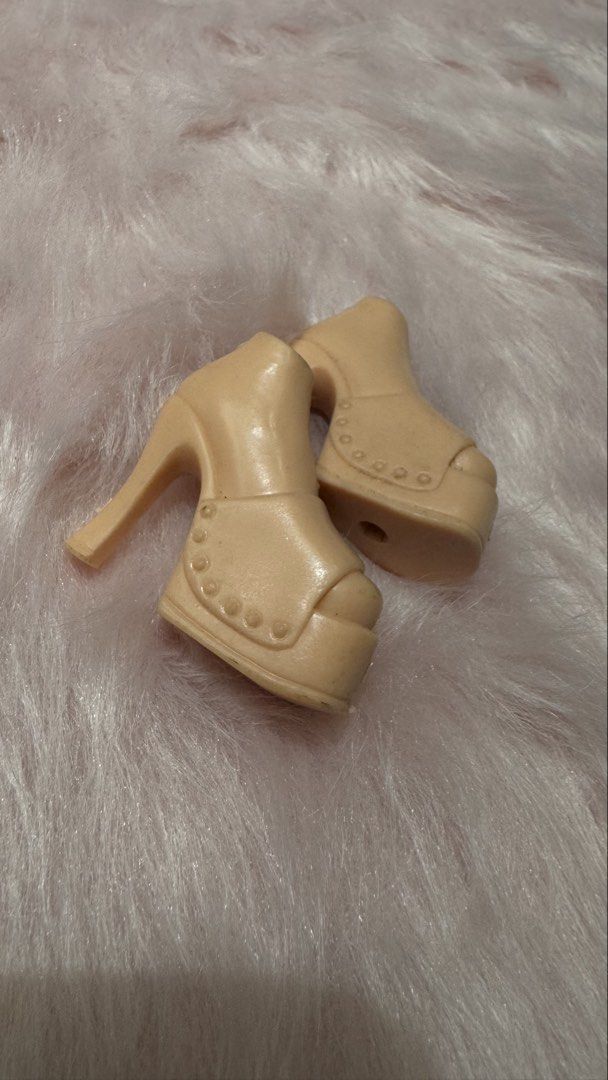 Bratz doll cloe jade platform heels (Category: Heels) located in Mandaluyong City. Submitted by maelovestoshop (Listing ID 1469098487, Image 1). Description: Nude.