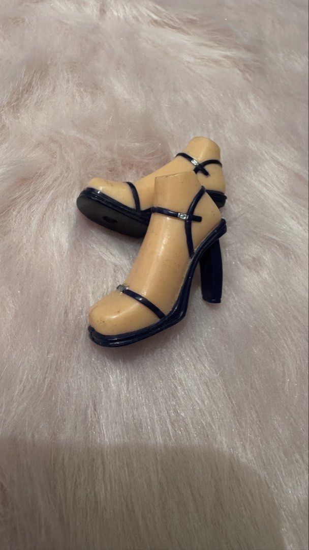 Bratz doll cloe secret date (Category: Heels) located in Mandaluyong City. Submitted by maelovestoshop (Listing ID 1469097924, Image 2). Description: Unnoticeable dirt can be cleaned i think Wgwg.