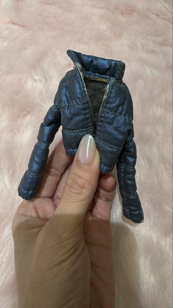 Bratz Puffer Jacket (Category: Coats, Jackets and Outerwear) located in Mandaluyong City. Submitted by maelovestoshop (Listing ID 1469105496, Image 2). Description: I dont remember which line o kung kanino. Kayo nalang mag identify pls.
