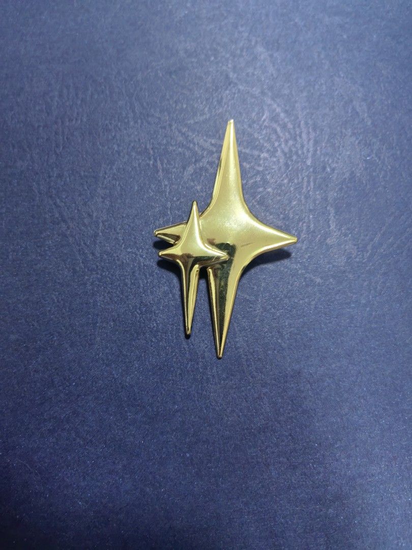Brooch Pin Twin Star (Category: Brooches) located in Taguig. Submitted by jeannescarlet (Listing ID 1469040216, Image 1). Description: 💎Brand New 💎Alloy Material.