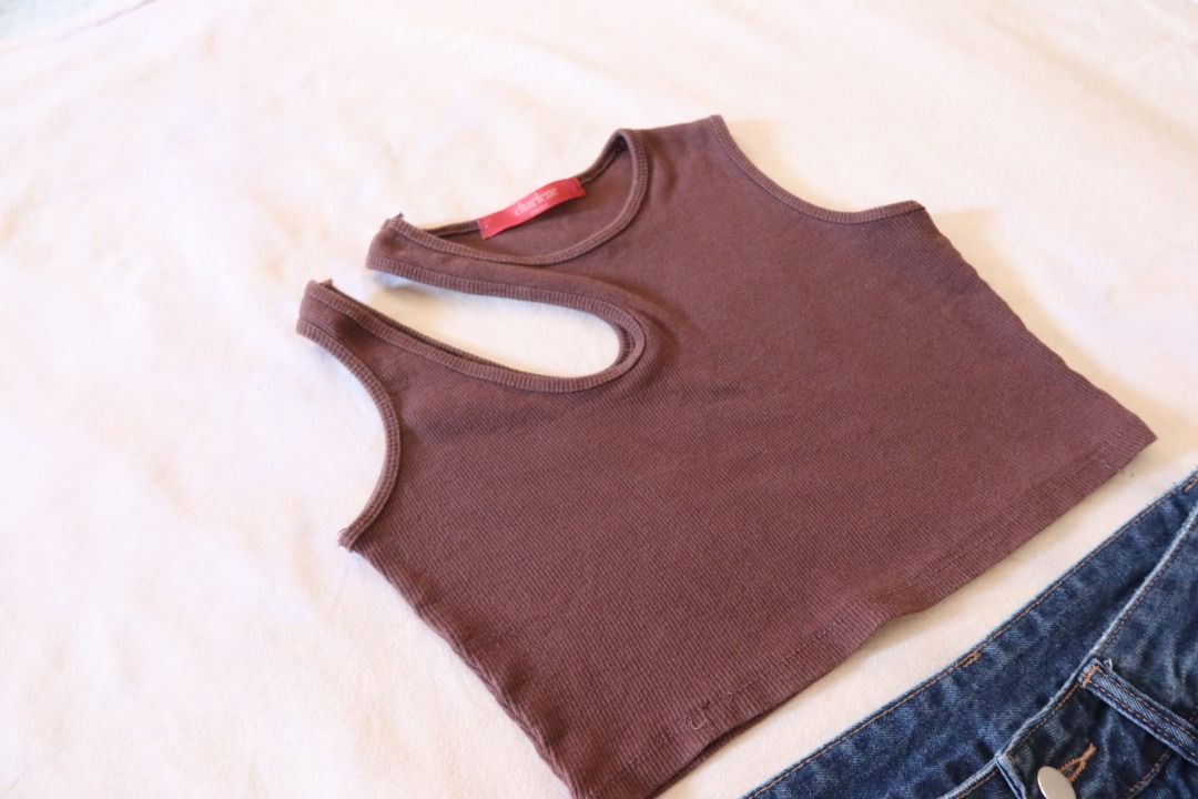 Brown asymmetrical crop top tank top (Category: Sleeveless) located in Manila. Submitted by imama23 (Listing ID 1468949875, Image 3). Description: - Color: Brown - Material: Stretchy ribbed knit - Design: Sleeveless crop top with a trendy asymmetrical cutout neck strap Condition: 8/10, has minor loose stitches Size: Fits S Location: Manila (near taft) Shipping - Payment first before shipping - J&T, Grab, or Lalamove (buyer may choose preferred co