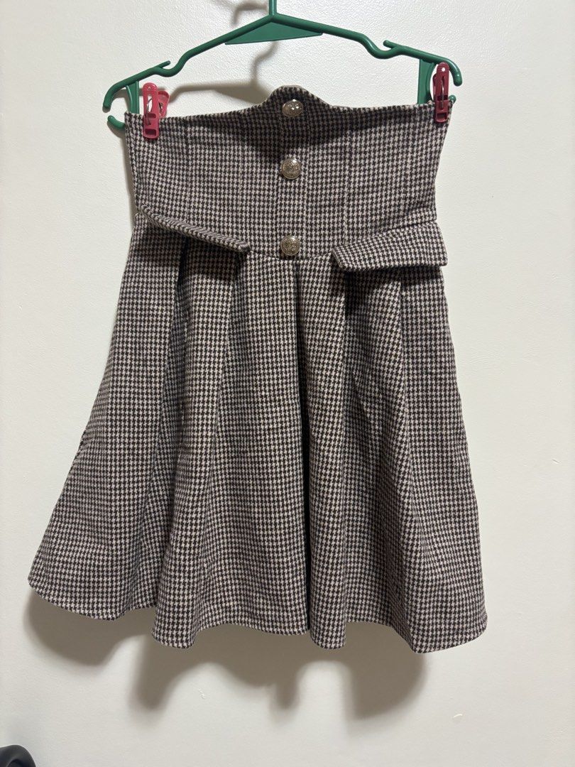 brown checkered skirt high waist (Category: Skirts) located in Lipa City. Submitted by piajustine_02 (Listing ID 1468957930, Image 1). Description: stretchable.