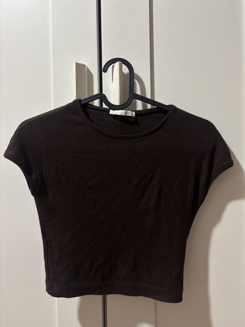 Brown croptop (Category: Others Tops) located in Quezon City. Submitted by stellawinxclub (Listing ID 1469015136, Image 1). Description: .