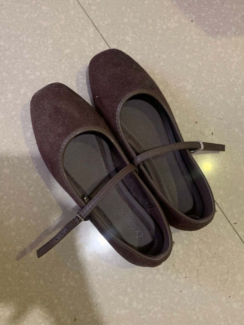Brown Suede Dollshoes (Category: Flats & Sandals) located in Cebu City. Submitted by book_bird (Listing ID 1468960779, Image 1). Description: .