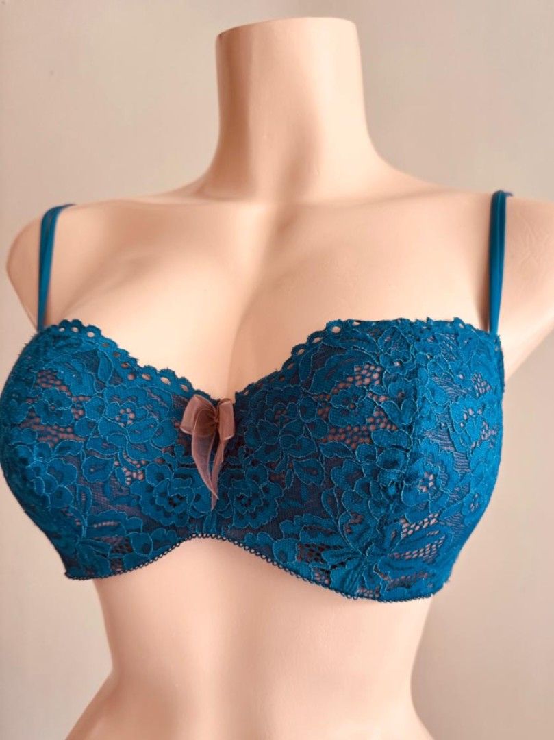 Btempted blue bra underwire 34D (Category: Undergarments & Loungewear) located in Llanera. Submitted by expresclothing (Listing ID 1468999981, Image 2). Description: .