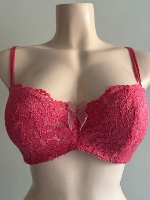 Btempted redorange bra underwire 34D (Category: Undergarments & Loungewear) located in Llanera. Submitted by expresclothing (Listing ID 1468999417, Image 1). Description: .