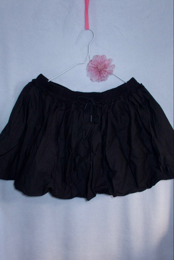 Bubble Skirt / Skort | Black Skort | Basic Skort | Balloon-Like Skort (Category: Skirts) located in Labrador. Submitted by cocoelatte_ (Listing ID 1469006007, Image 1). Description: stretchable skort from 25 inches to 33 inches length: 13 inches with inner shorts 😍 check last photo for seller’s when worn 💕.