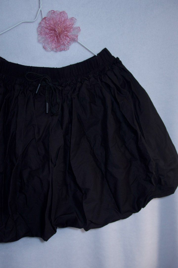 Bubble Skirt / Skort | Black Skort | Basic Skort | Balloon-Like Skort (Category: Skirts) located in Labrador. Submitted by cocoelatte_ (Listing ID 1469006007, Image 3). Description: stretchable skort from 25 inches to 33 inches length: 13 inches with inner shorts 😍 check last photo for seller’s when worn 💕.