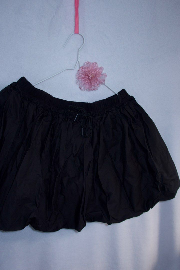 Bubble Skirt / Skort | Black Skort | Basic Skort | Balloon-Like Skort (Category: Skirts) located in Labrador. Submitted by cocoelatte_ (Listing ID 1469006007, Image 2). Description: stretchable skort from 25 inches to 33 inches length: 13 inches with inner shorts 😍 check last photo for seller’s when worn 💕.