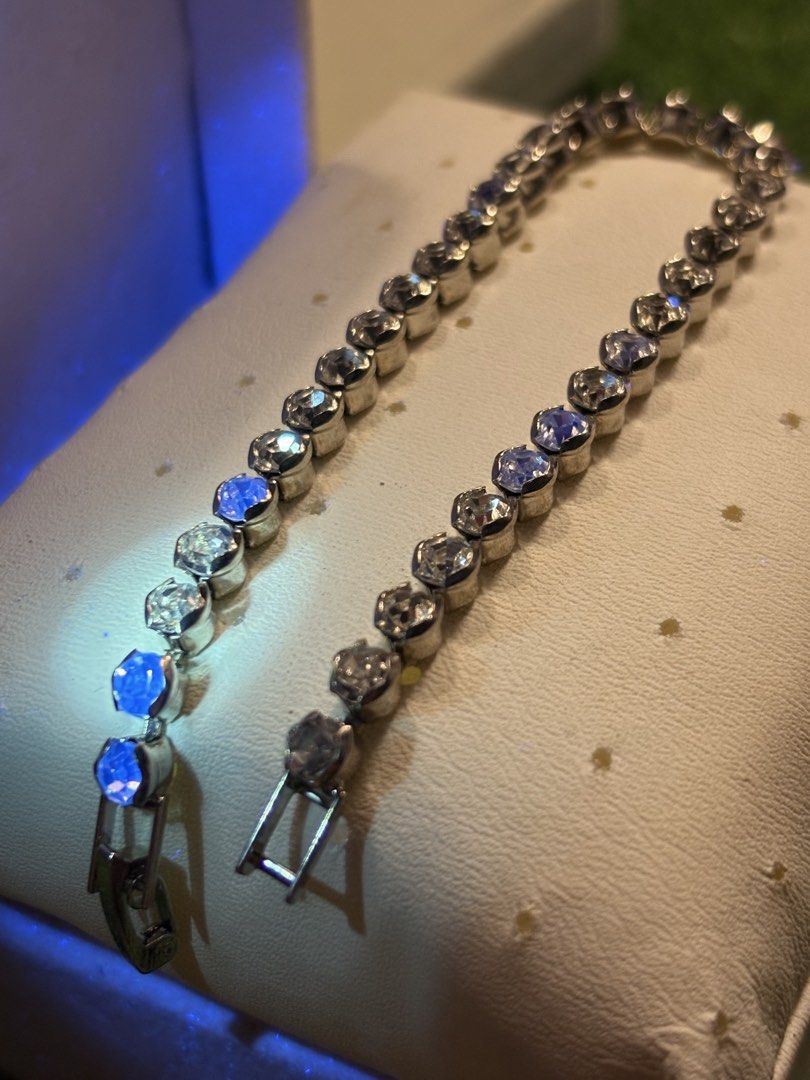 Bubble tennis bracelet uv reactive (Category: Bracelets) located in Davao. Submitted by ememlou17 (Listing ID 1469071637, Image 3). Description: tennis beacelet Size7-7.5 No markings Uv reactive Rodium/ Platinum over copper based metal Tarnish resistant with extra care Message me directly📩.