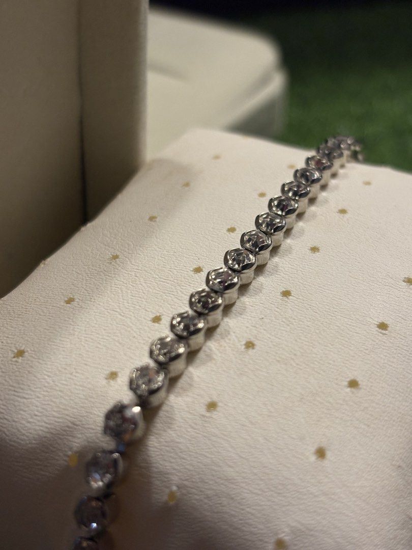 Bubble tennis bracelet uv reactive (Category: Bracelets) located in Davao. Submitted by ememlou17 (Listing ID 1469071637, Image 2). Description: tennis beacelet Size7-7.5 No markings Uv reactive Rodium/ Platinum over copper based metal Tarnish resistant with extra care Message me directly📩.