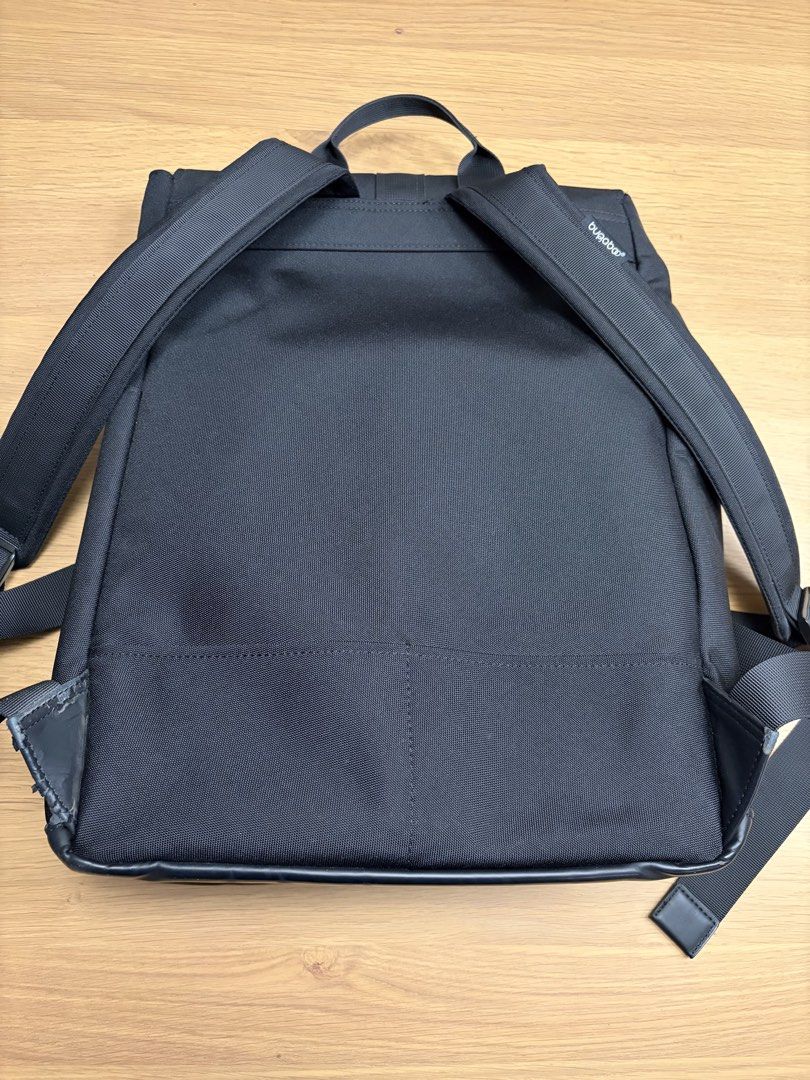 Bugaboo Backpack (Category: Diaper Bags & Wetbags) located in Singapore. Submitted by enyawnat (Listing ID 1468983227, Image 2). Description: https://www.bugaboo.com/pt-en/accessories/bags/bugaboo-changing-backpack-100089MI.html Condition 7/10 Some furring on Velcro and leather peeling.