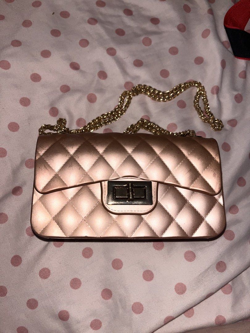 Bundle of 5 bags (Category: Shoulder Bags) located in Manila. Submitted by alsellspreloves (Listing ID 1469034887, Image 2). Description: take all for 1k.