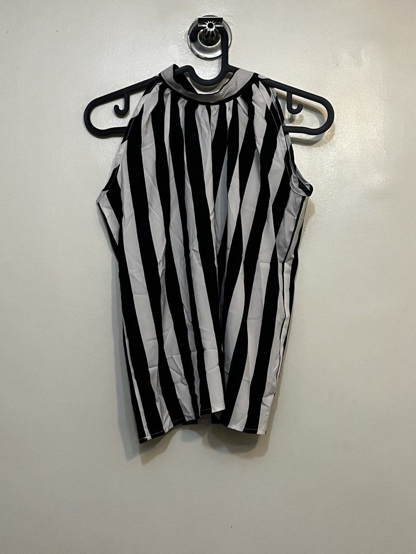 (BUNDLE) Top (Category: Sleeveless) located in Quezon City. Submitted by declutteringbyjam (Listing ID 1468960742, Image 2). Description: - preloved - small - bundle for 320 - 150 each - additional for sf.