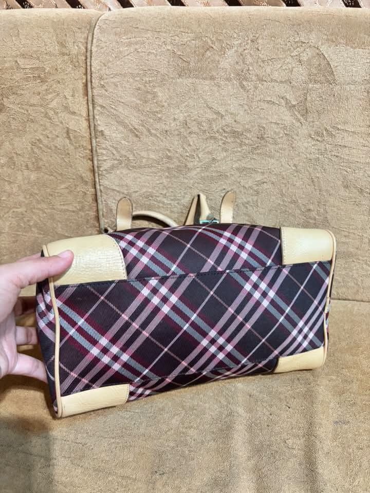 Burberry (Category: Shoulder Bags) located in Dumaguete. Submitted by camillaolshoppe2 (Listing ID 1468974428, Image 3). Description: Authentic BB doctors bag excellent condition pa.