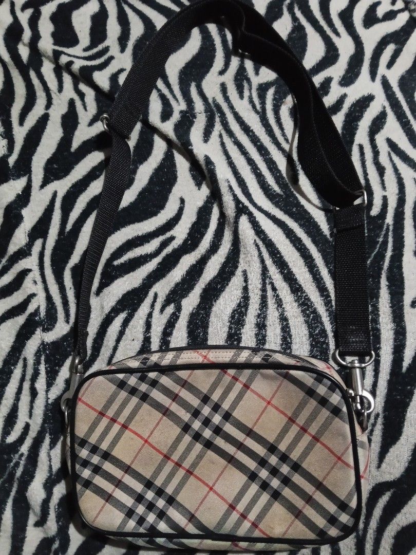 BURBERRY BAG (Category: Luxury Bags & Wallets) located in Manila. Submitted by pagodnicole50491 (Listing ID 1469009002, Image 1). Description: .