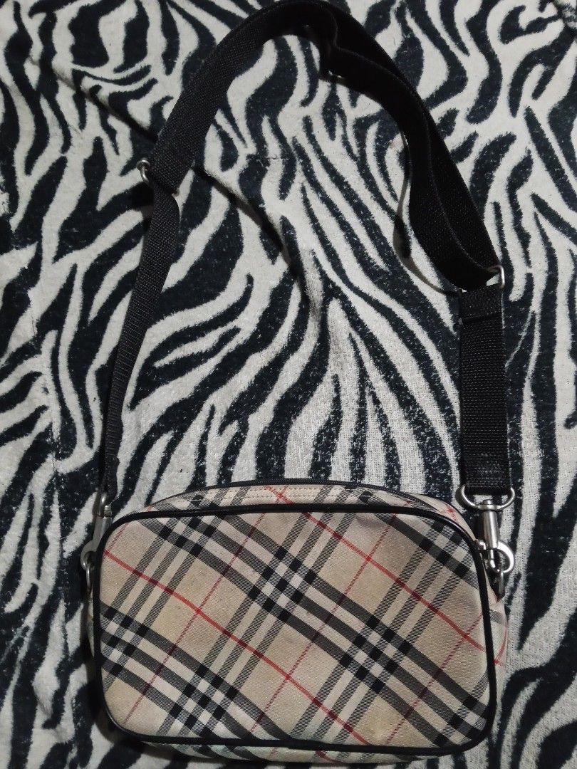 BURBERRY BAG (Category: Luxury Bags & Wallets) located in Manila. Submitted by pagodnicole50491 (Listing ID 1469009002, Image 2). Description: .