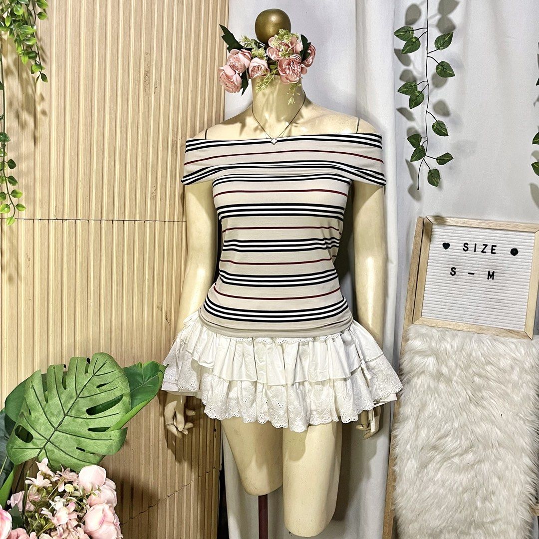 BURBERRY BLUE LABEL OFF SHOULDER (Category: Sleeveless) located in Cabadbaran. Submitted by reylandx (Listing ID 1469024831, Image 2). Description: Dimes: 15x18 Size: Small No issue Likenew cond. 10/10 color rate ₱1200 shipped.