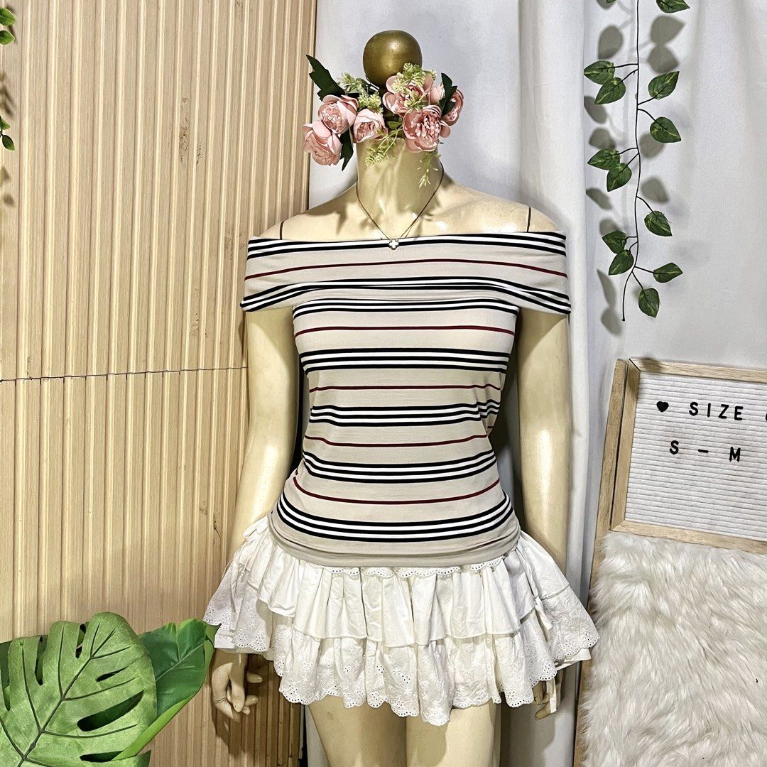 BURBERRY BLUE LABEL OFF SHOULDER (Category: Sleeveless) located in Cabadbaran. Submitted by reylandx (Listing ID 1469024831, Image 1). Description: Dimes: 15x18 Size: Small No issue Likenew cond. 10/10 color rate ₱1200 shipped.