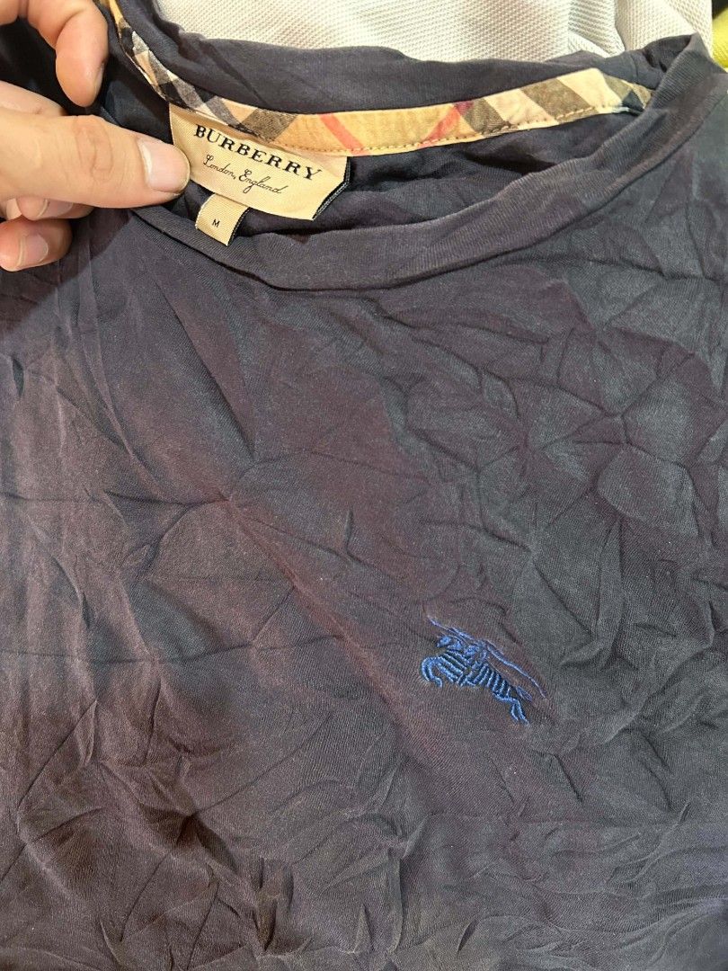 Burberry Boxy Fit Tee (Category: Tshirts & Polo Shirts ) located in Manila. Submitted by thrift_nihu (Listing ID 1469078671, Image 2). Description: color may vary due to lighting color rate 9 or better no issues dimensions: width 23 lenght 25.5 firm price location: mindanao, bukidnon !Disclaimer: We are not affiliated or associated with any brands posted here. All trademarks & copyright belongs solely to the brand owners..