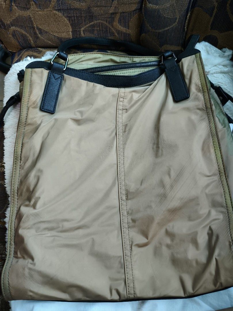 Burberry Buckleigh Tote (Category: Tote Bags) located in Manila. Submitted by rsnnpr24 (Listing ID 1468964596, Image 2). Description: - Authentic Burberry Buckleigh Nylon Drawstring Tote Bag - Color: Khaki Green - Closure: Secure zip top - Interior: Iconic Burberry check lining with Horseferry House brand tag - Features: Roomy daily carrier with dual shoulder straps and side pull details - Condition: Minor wear visible along fabric folds and edge