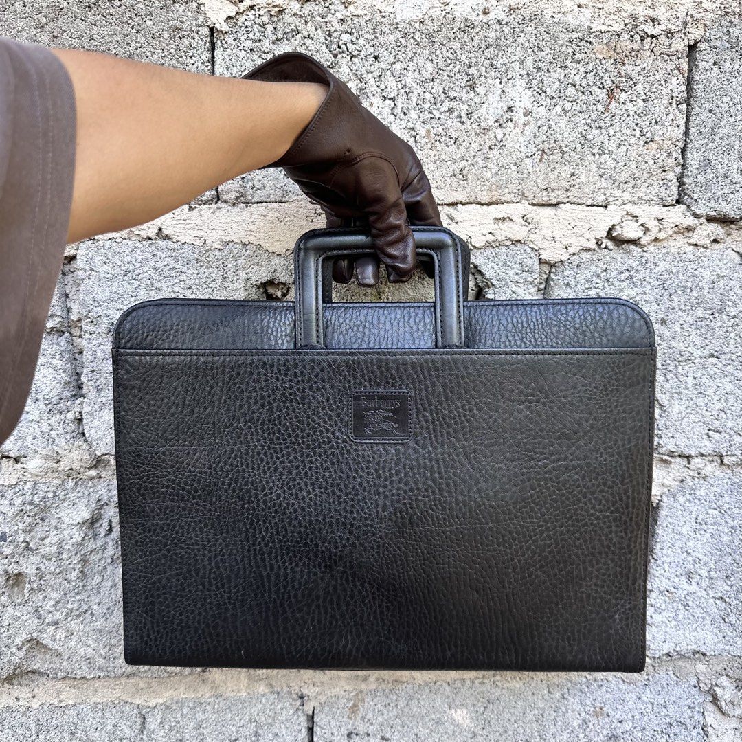 BURBERRY Dachett cowhide Briefcase (Category: Briefcases) located in Cagayan de Oro. Submitted by kjcartier26 (Listing ID 1469014068, Image 1). Description: Authentic, Flawless, Good as new. 🇯🇵✨ - 20k in pesos for this in preloved. 😱 - FREEEEE SHIPPING NATIONWIDE. .