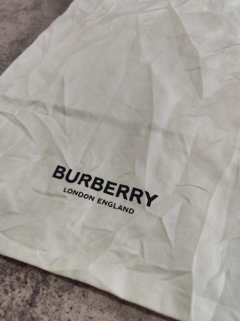 BURBERRY DUST BAG (Category: Luxury Bags & Wallets) located in Cordova. Submitted by bsb.streetluxvintage.clothing (Listing ID 1468937869, Image 2). Description: .
