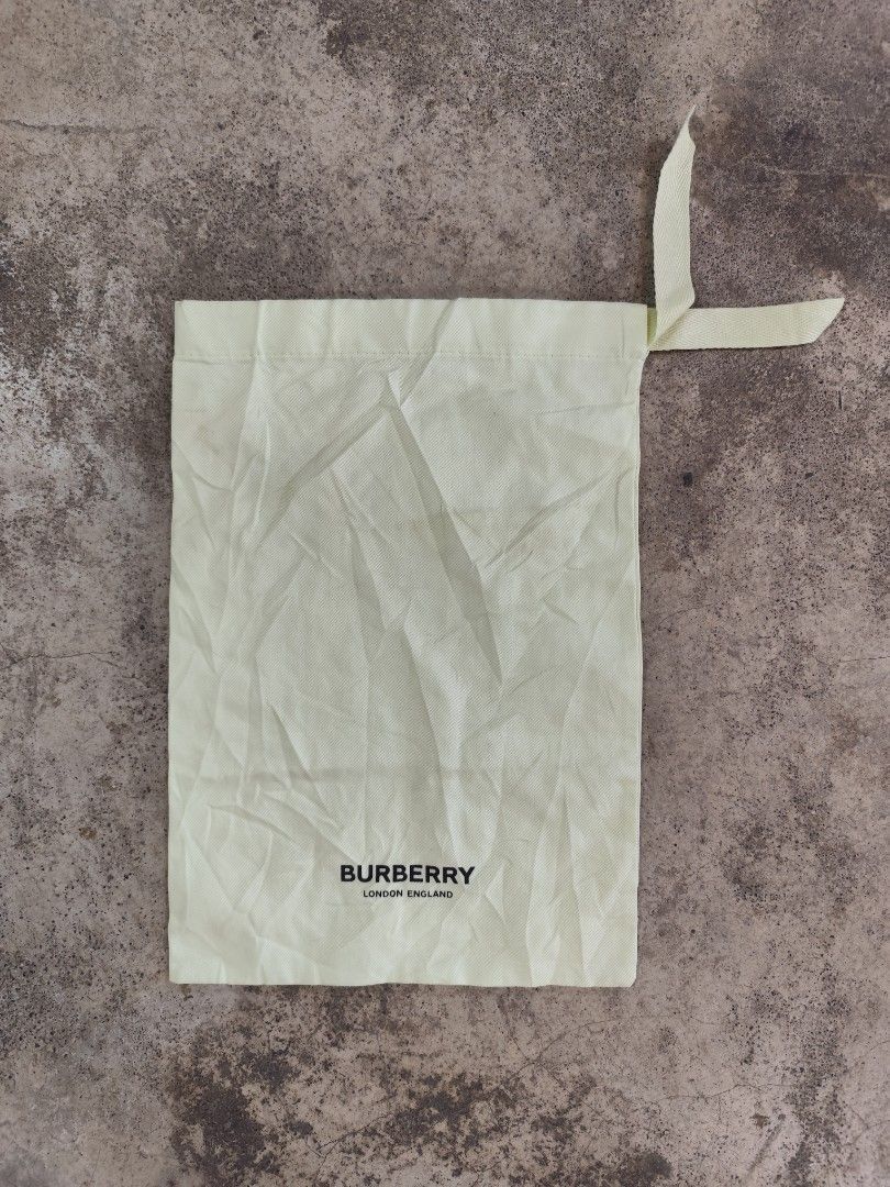 BURBERRY DUST BAG (Category: Luxury Bags & Wallets) located in Cordova. Submitted by bsb.streetluxvintage.clothing (Listing ID 1468937869, Image 1). Description: .