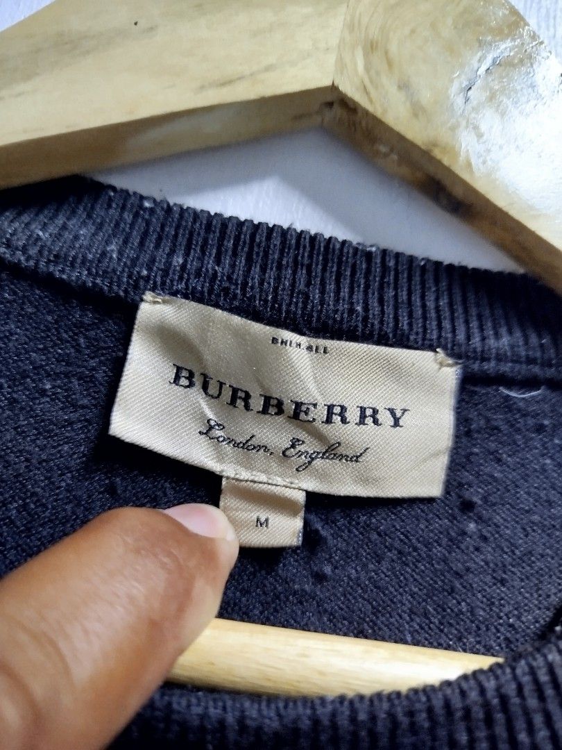 BURBERRY KNITTED LONGSLEEVE (Category: Tshirts & Polo Shirts ) located in Bayombong. Submitted by Gentlemans_ClosEt (Listing ID 1468936075, Image 3). Description: BURBERRY KNITTED LONGSLEEVE SIZE MEDIUM DIMES: W19 X L26 AS NEW CONDITION NO ISSUES.