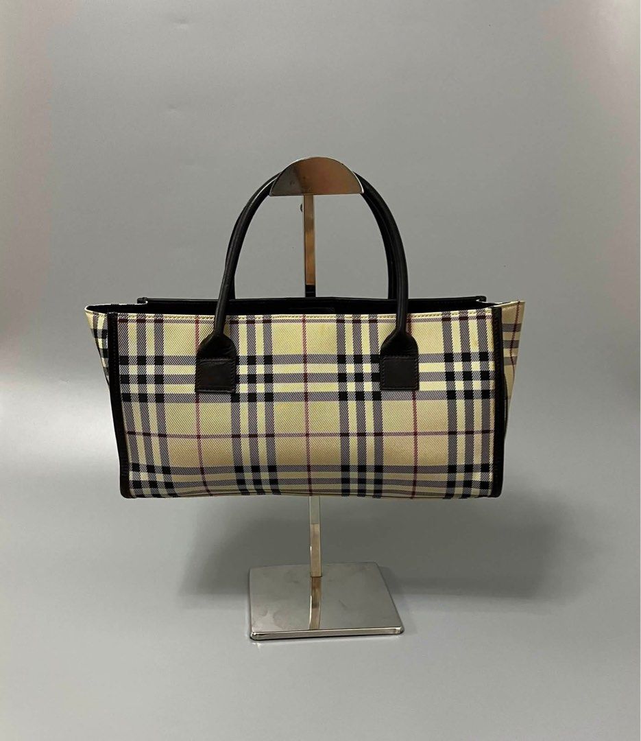 Burberry nova check handbag (Category: Luxury Bags & Wallets) located in Las Pinas. Submitted by jpicked (Listing ID 1468971293, Image 2). Description: .