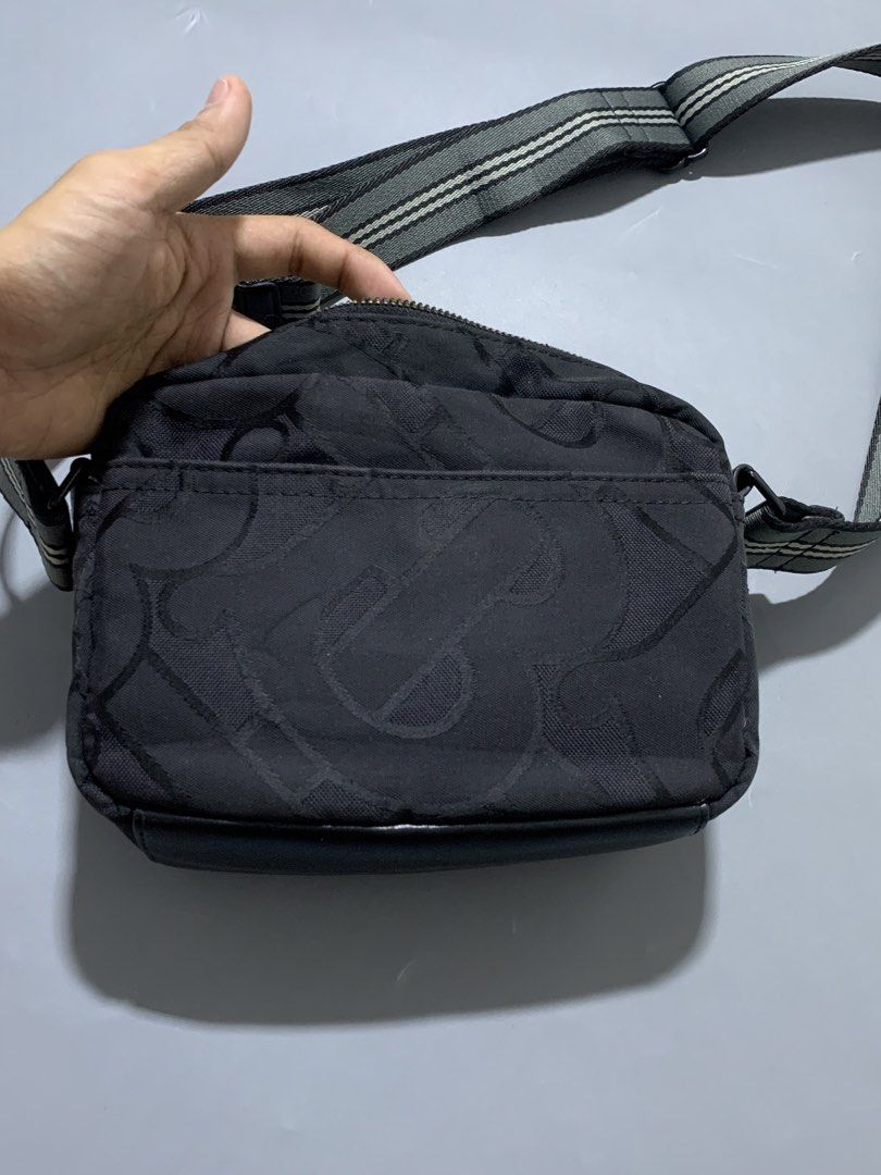Burberry Paddy Sling Bag (Category: Sling Bags) located in Mabalacat. Submitted by thrift_trap (Listing ID 1469078351, Image 3). Description: Condition: Good Issue (s): Sign of usage, minimal scratches .