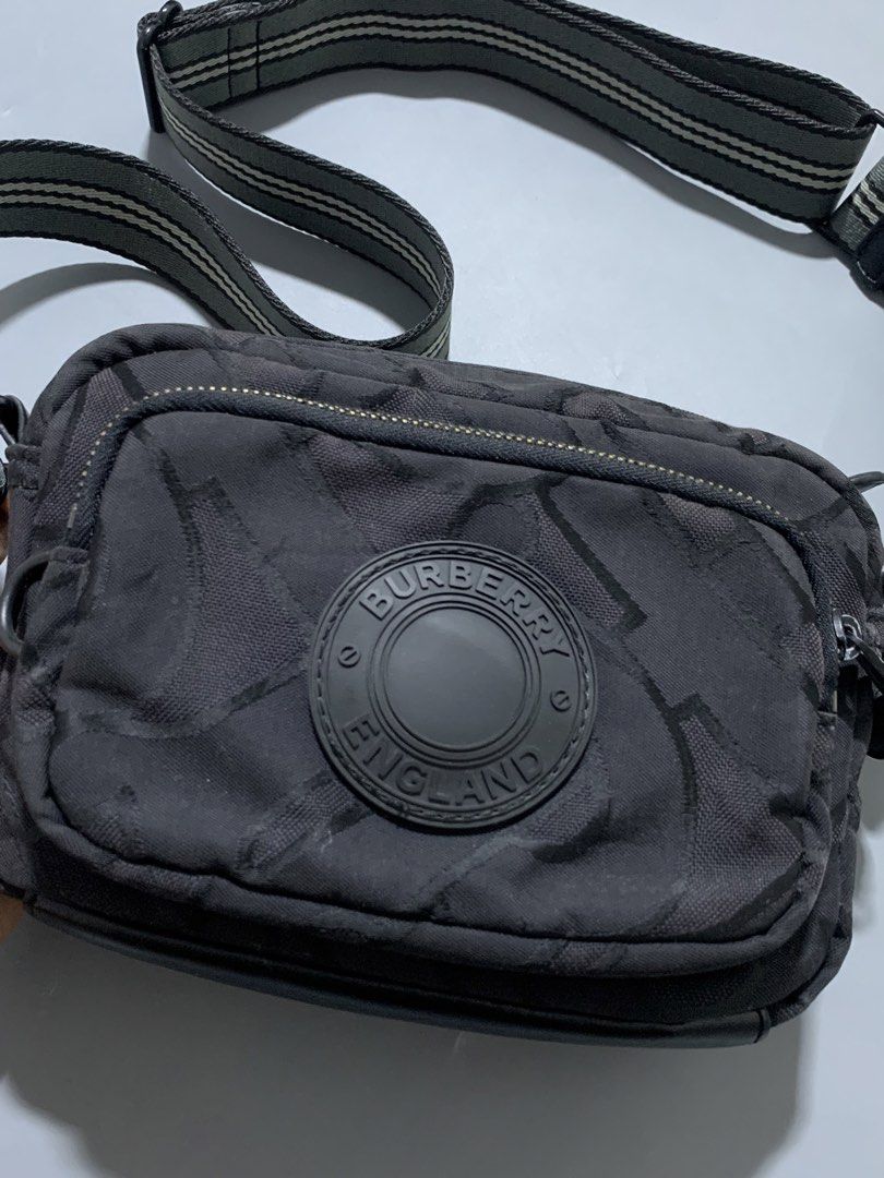 Burberry Paddy Sling Bag (Category: Sling Bags) located in Mabalacat. Submitted by thrift_trap (Listing ID 1469078351, Image 2). Description: Condition: Good Issue (s): Sign of usage, minimal scratches .