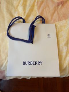 Chanel paper shopping bag with white ribbon, 名牌, 手袋及銀包 - Carousell