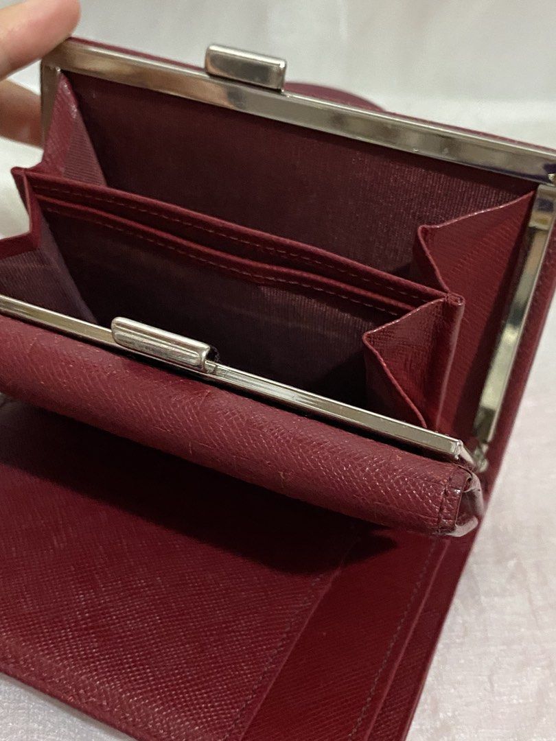 Burberry red wallet bifold (Category: Luxury Bags & Wallets) located in Taguig. Submitted by nekosan_ (Listing ID 1468974228, Image 2). Description: Original nabili ko sa japan Rfs: nag palit na ako wallet masyado malaki for me May pagka cherry red (dark red) sa personal Okay pa leather sign of use lang.